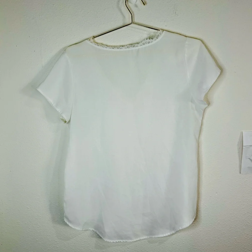 Unbranded White V-Neck Blouse with Lace Trim - Size Large Lightweight Top - Picture 6 of 7